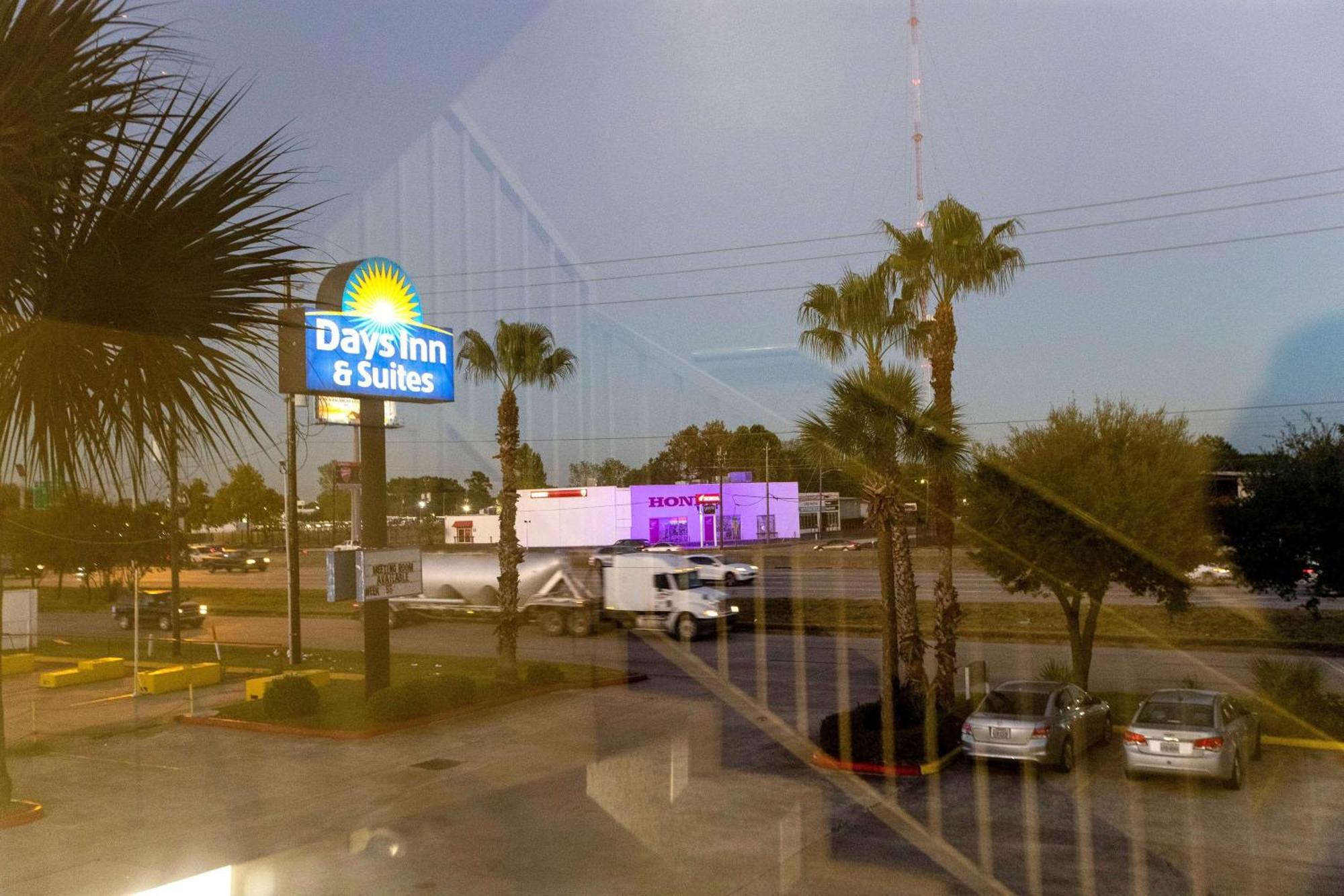 Days Inn & Suites By Wyndham Houston North/Aldine Eksteriør bilde
