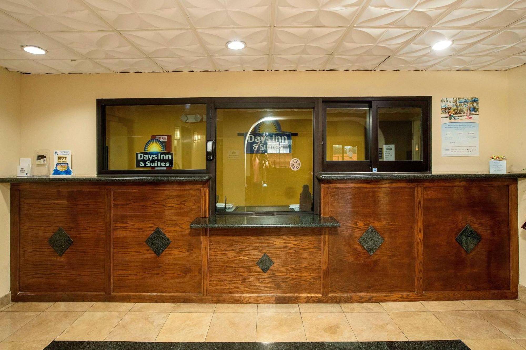 Days Inn & Suites By Wyndham Houston North/Aldine Eksteriør bilde