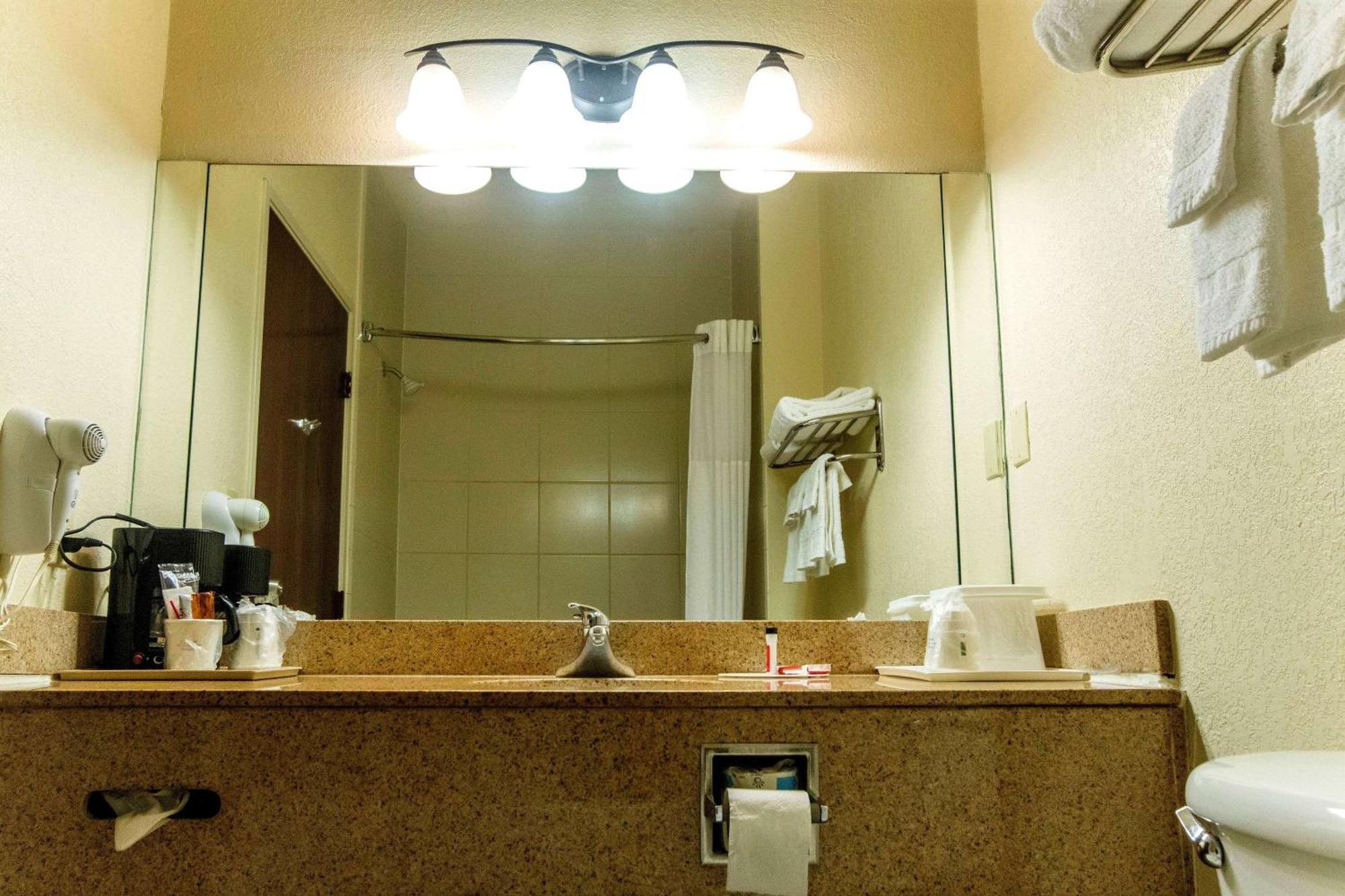 Days Inn & Suites By Wyndham Houston North/Aldine Eksteriør bilde
